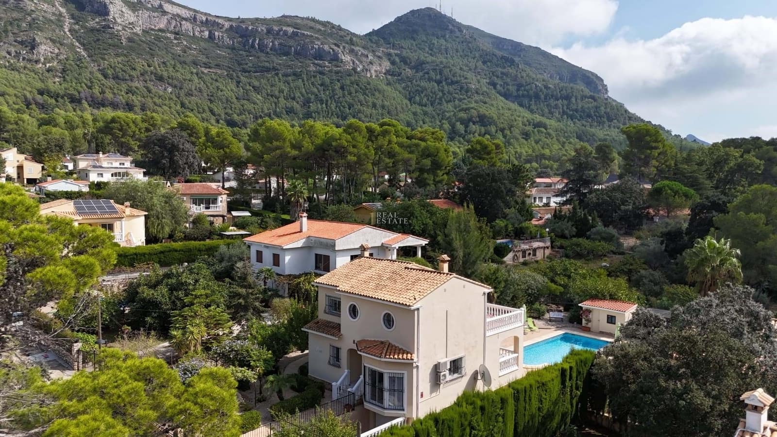 Chalet de 4 habitaciones en Barx en venta con piscina garaje - 399.000 € (Ref: 9629433)