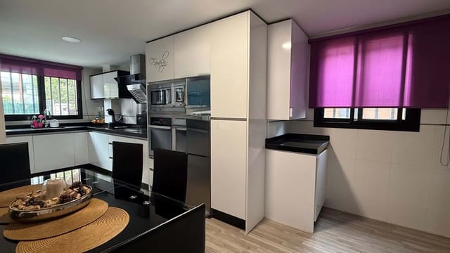 3 soverom Villa til salgs i Molina de Segura med svømmebasseng garasje - € 349 000 (Ref: 9642834)