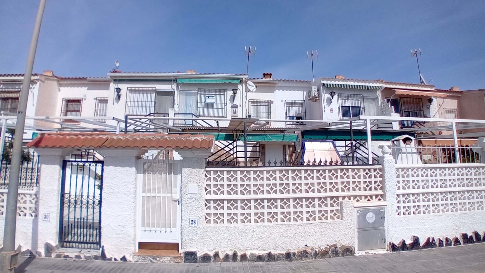 Bungalow de 2 habitaciones en Santa Pola en venta - 165.000 € (Ref: 9671149)