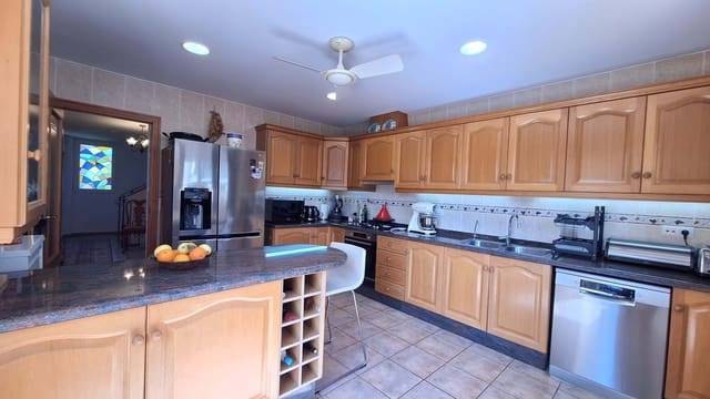 Chalet de 6 habitaciones en Barx en venta con piscina garaje - 580.000 € (Ref: 9676523)