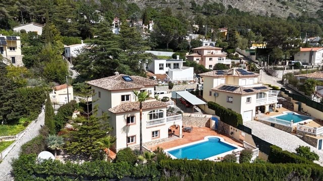 Chalet de 6 habitaciones en Barx en venta con piscina garaje - 580.000 € (Ref: 9676523)