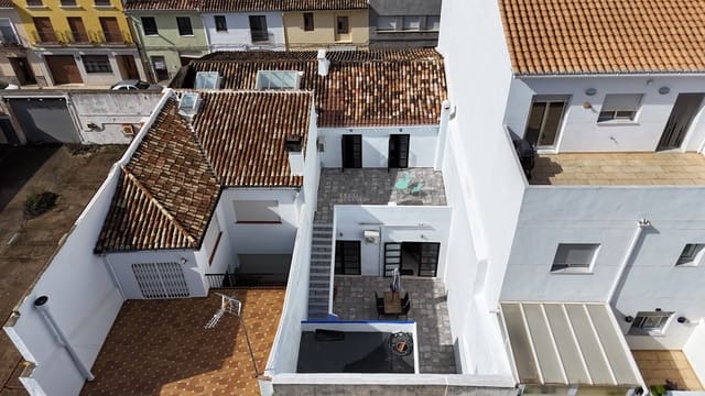 3 makuuhuone Omakotitalo myytävänä paikassa Pego - 325 000 € (Ref: 9676524)