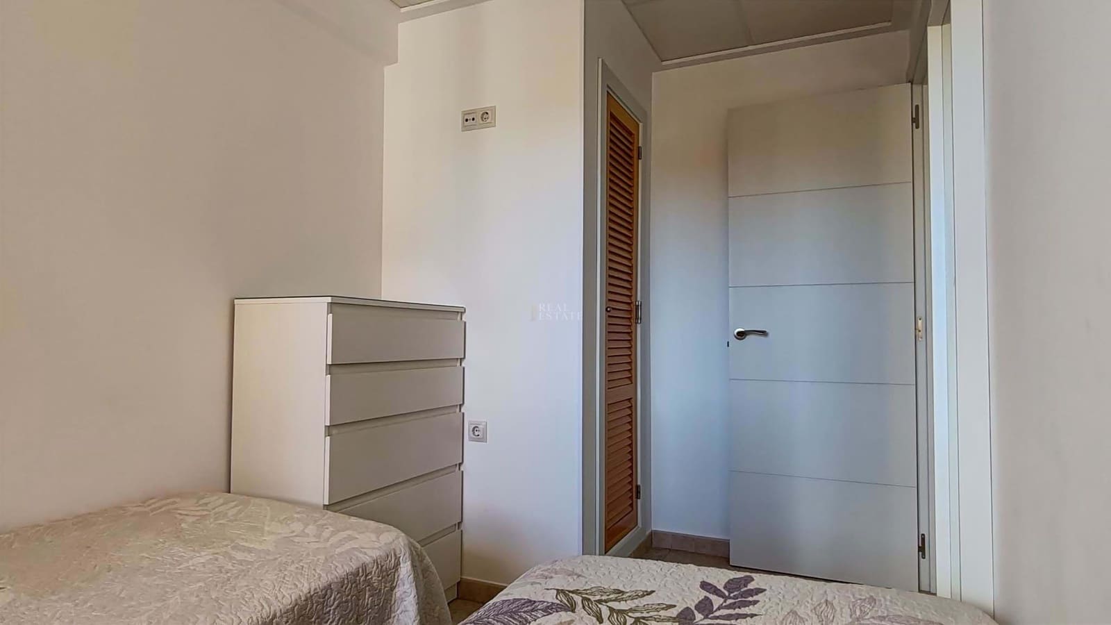 2 slaapkamer Appartement te koop in La Manga del Mar Menor met zwembad garage - € 180.000 (Ref: 9685647)