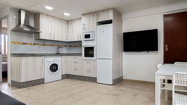 2 slaapkamer Appartement te koop in La Manga del Mar Menor met zwembad garage - € 180.000 (Ref: 9685647)