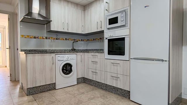 2 slaapkamer Appartement te koop in La Manga del Mar Menor met zwembad garage - € 180.000 (Ref: 9685647)