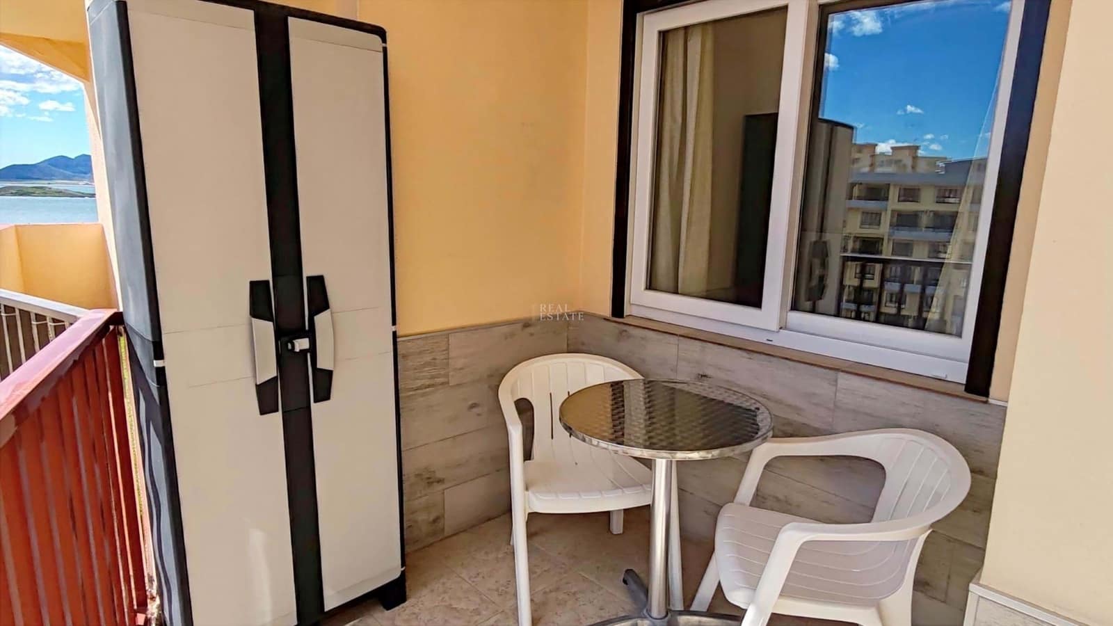 2 slaapkamer Appartement te koop in La Manga del Mar Menor met zwembad garage - € 180.000 (Ref: 9685647)