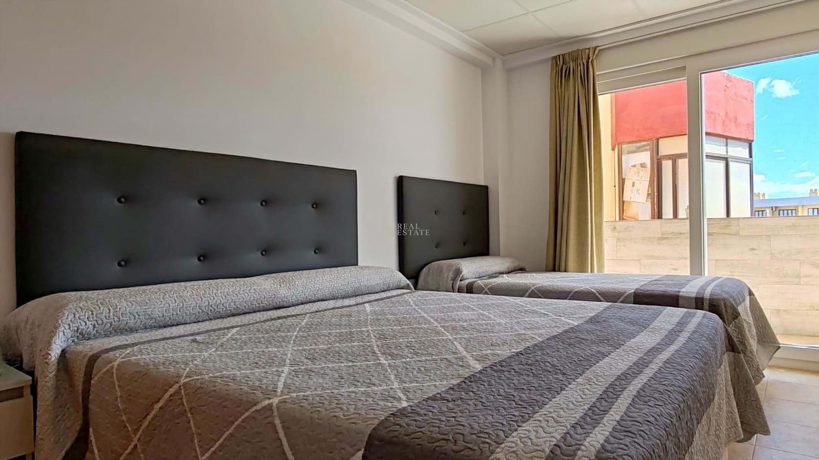 2 slaapkamer Appartement te koop in La Manga del Mar Menor met zwembad garage - € 180.000 (Ref: 9685647)