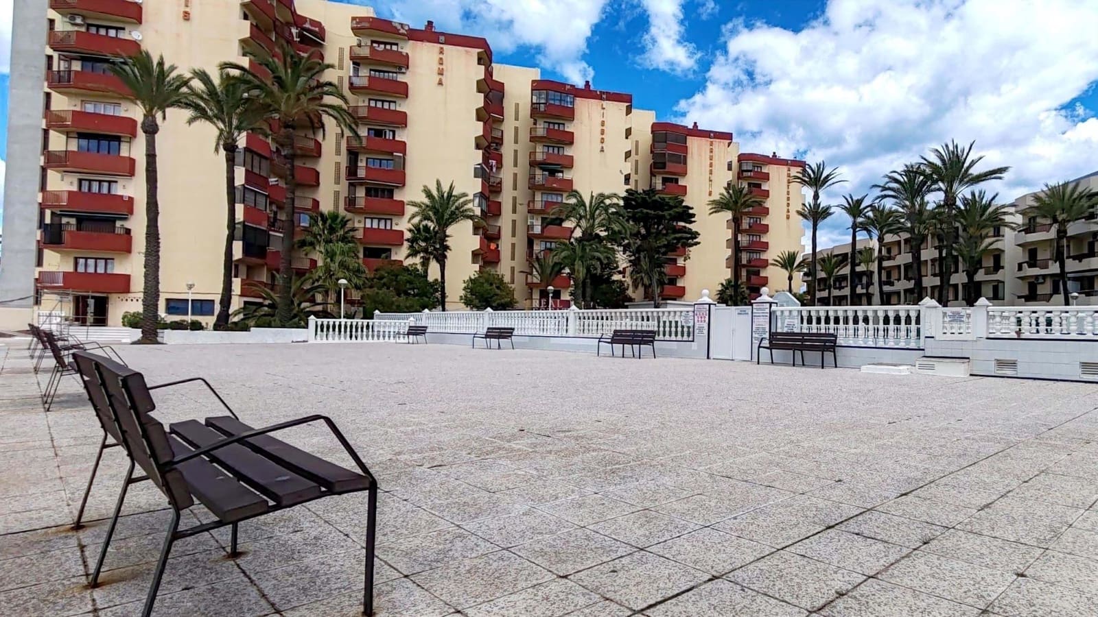 2 slaapkamer Appartement te koop in La Manga del Mar Menor met zwembad garage - € 180.000 (Ref: 9685647)