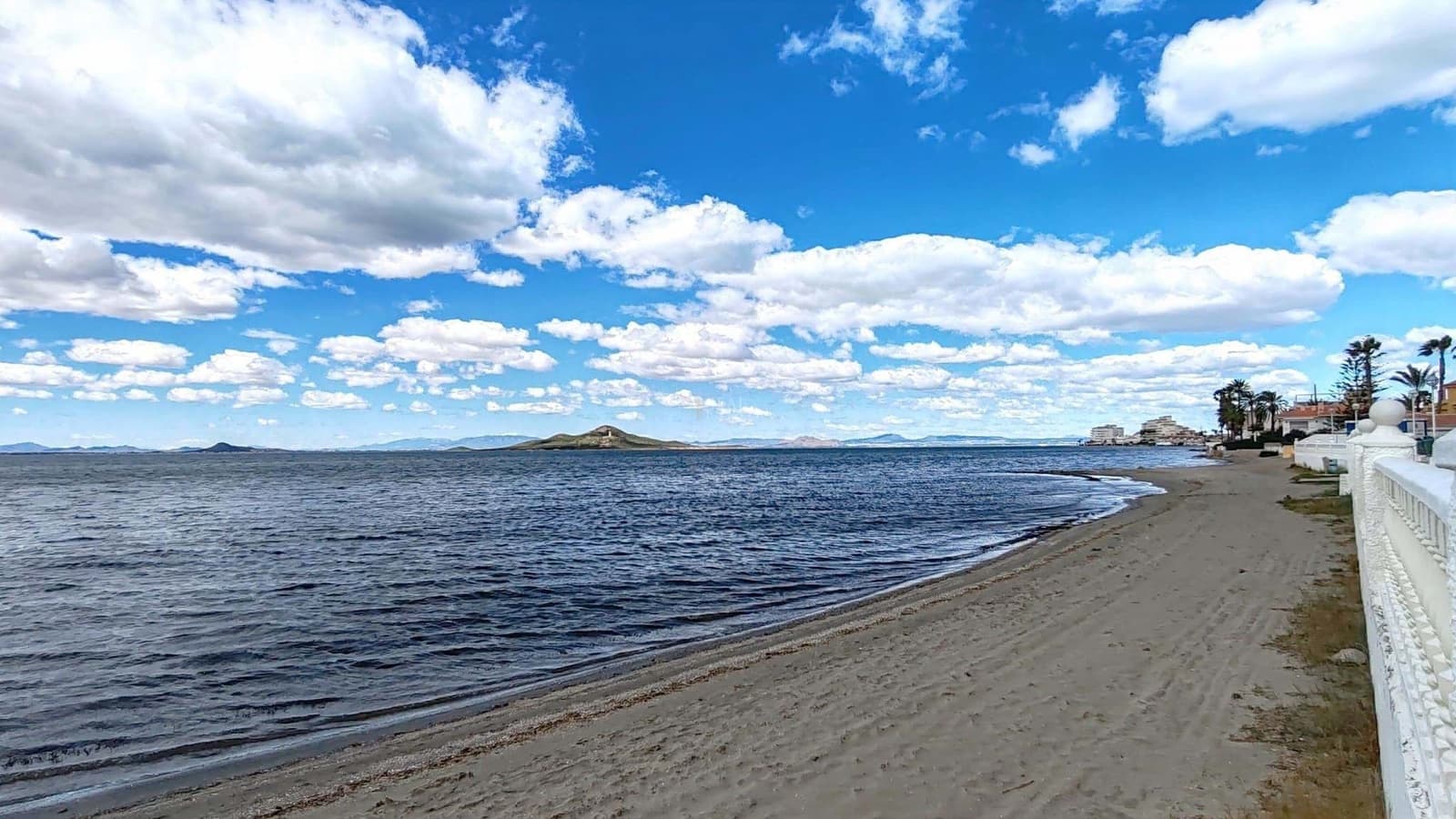 2 slaapkamer Appartement te koop in La Manga del Mar Menor met zwembad garage - € 180.000 (Ref: 9685647)