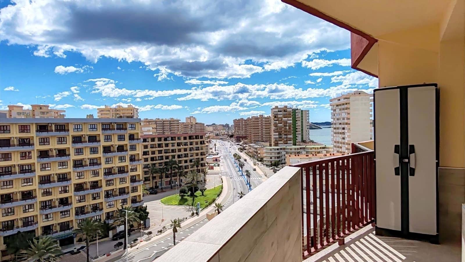 2 slaapkamer Appartement te koop in La Manga del Mar Menor met zwembad garage - € 180.000 (Ref: 9685647)