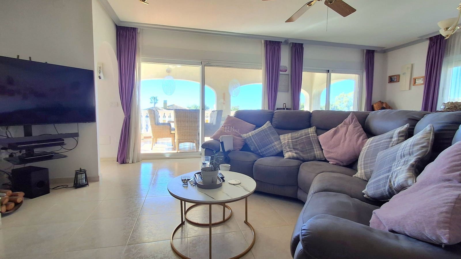 4 bedroom Villa for sale in Busot with pool garage - € 525,000 (Ref: 9685948)