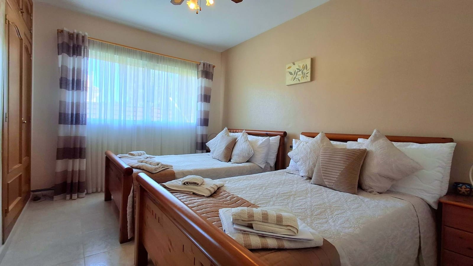 4 bedroom Villa for sale in Busot with pool garage - € 525,000 (Ref: 9685948)