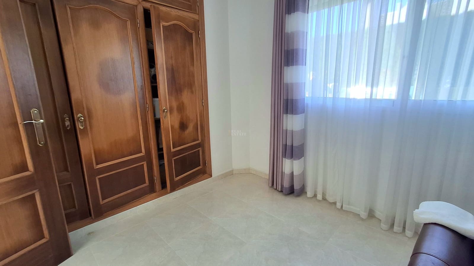 4 bedroom Villa for sale in Busot with pool garage - € 525,000 (Ref: 9685948)