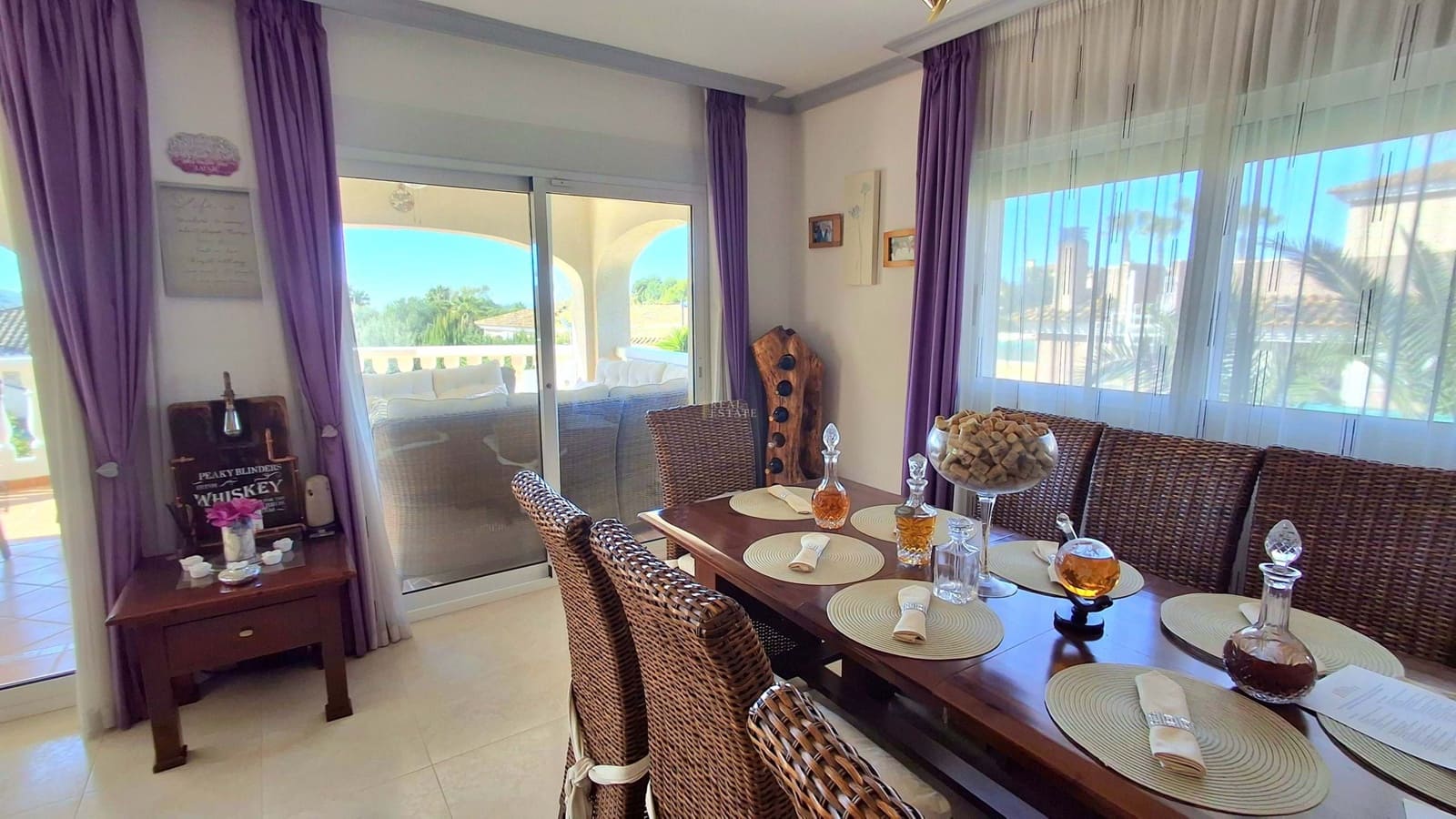 4 bedroom Villa for sale in Busot with pool garage - € 525,000 (Ref: 9685948)