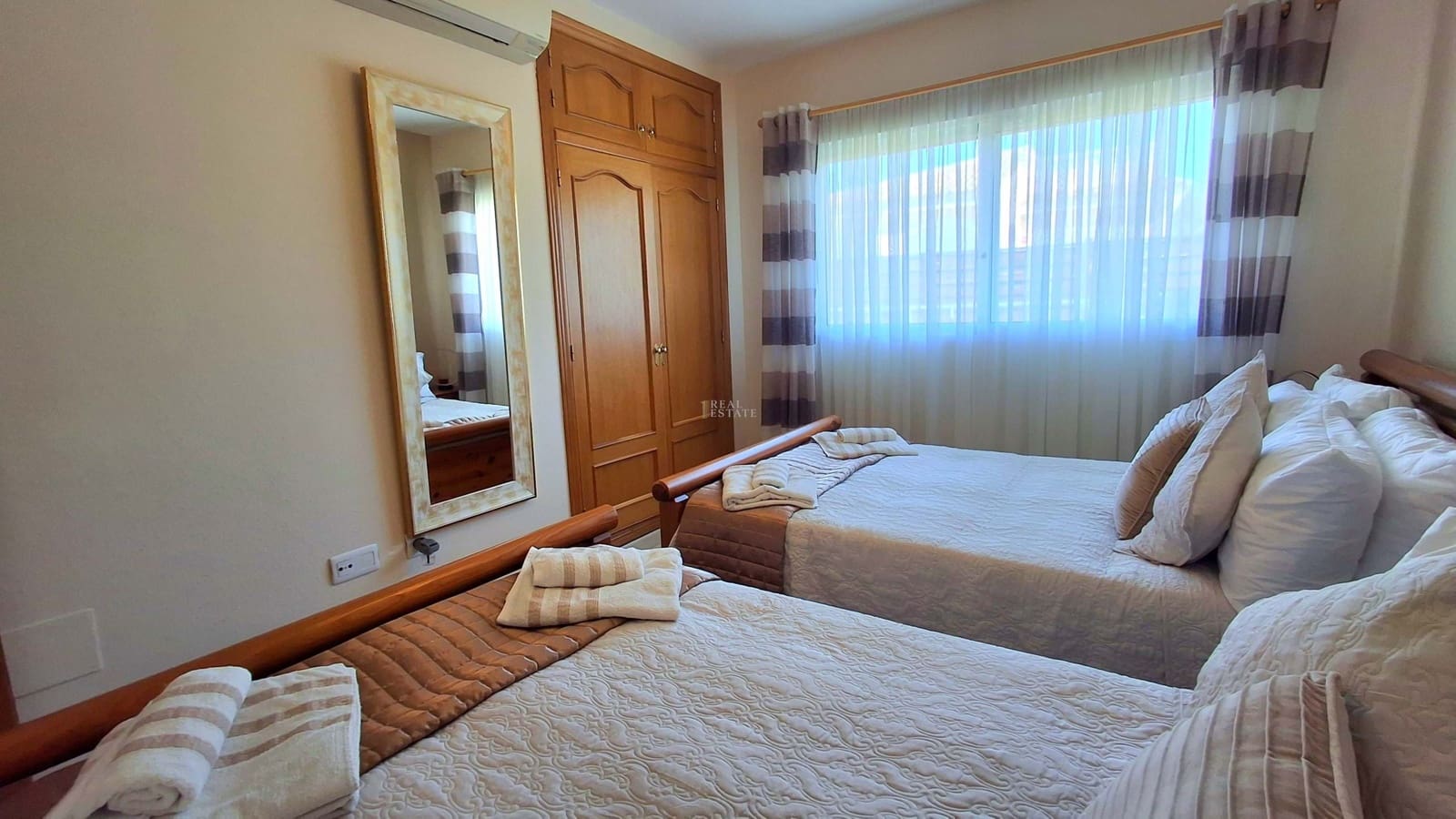 4 bedroom Villa for sale in Busot with pool garage - € 525,000 (Ref: 9685948)