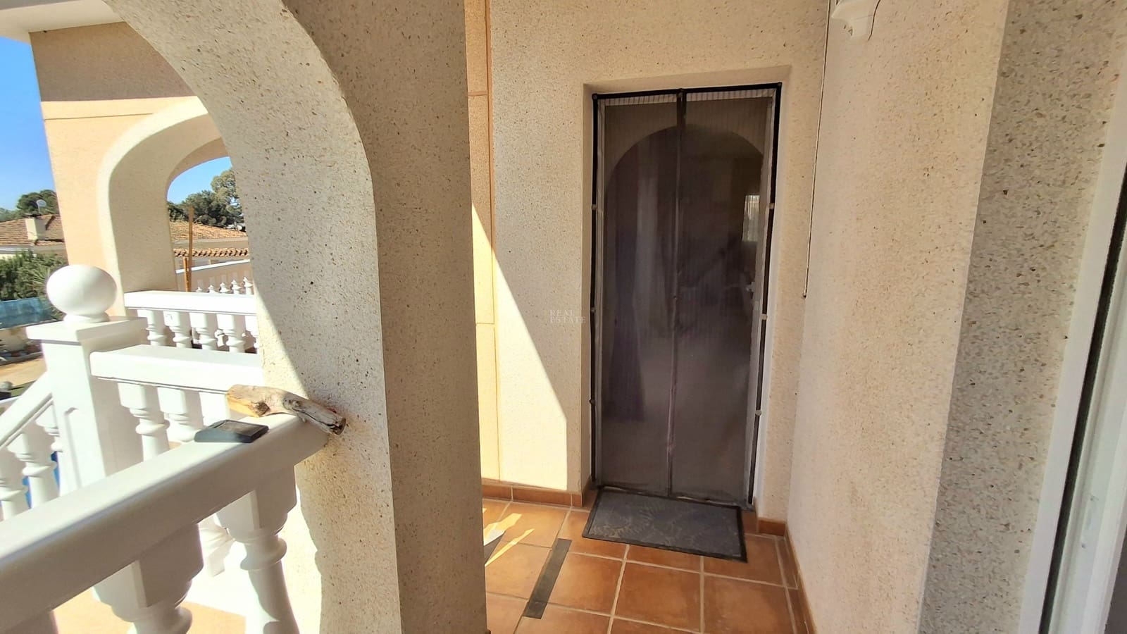 4 bedroom Villa for sale in Busot with pool garage - € 525,000 (Ref: 9685948)