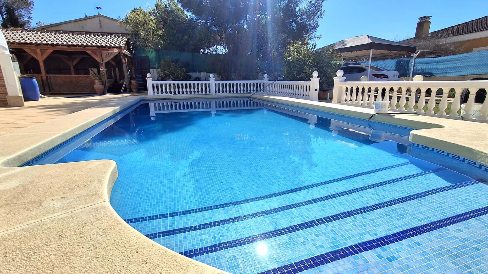 4 bedroom Villa for sale in Busot with pool garage - € 525,000 (Ref: 9685948)