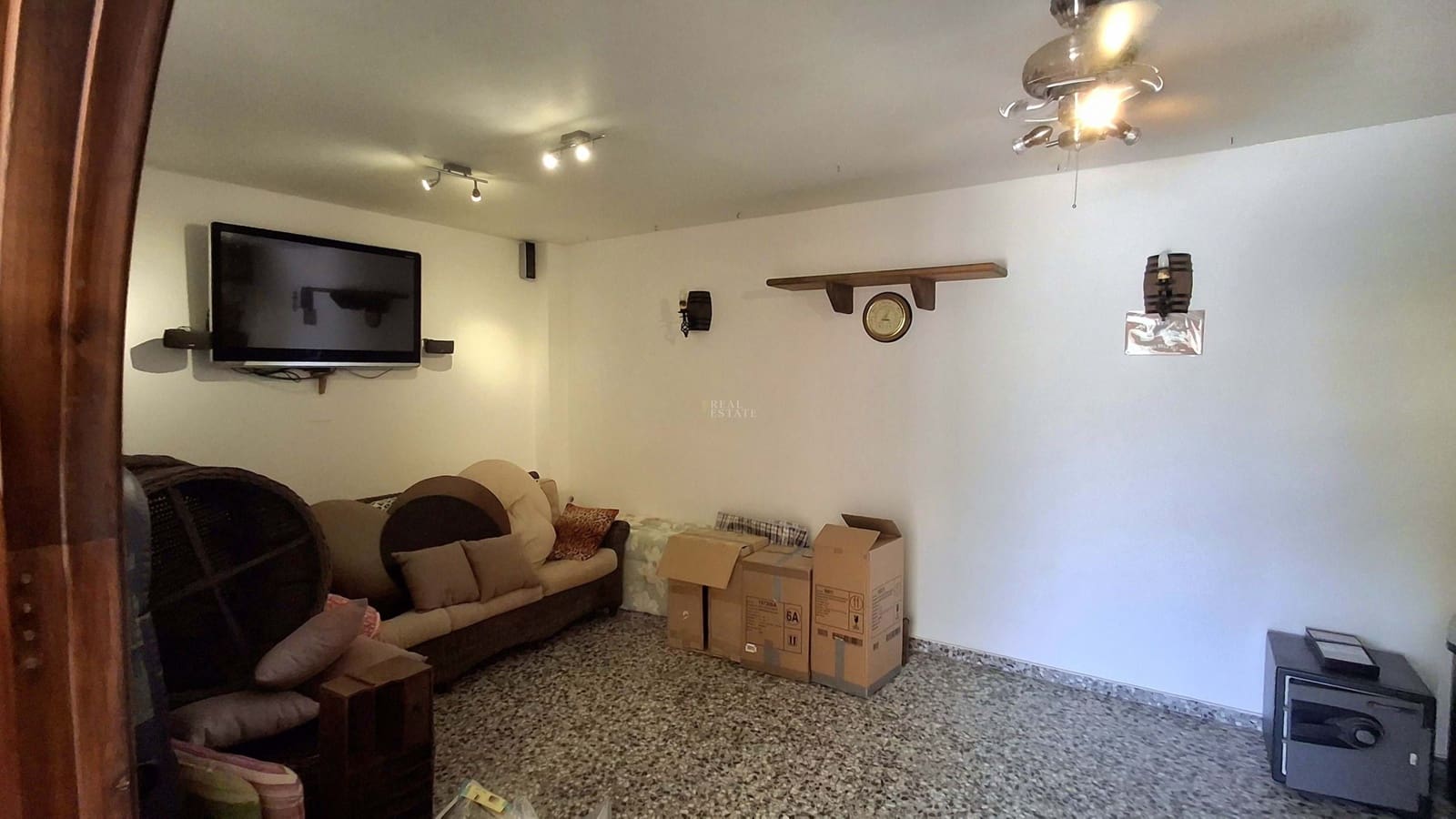 4 bedroom Villa for sale in Busot with pool garage - € 525,000 (Ref: 9685948)