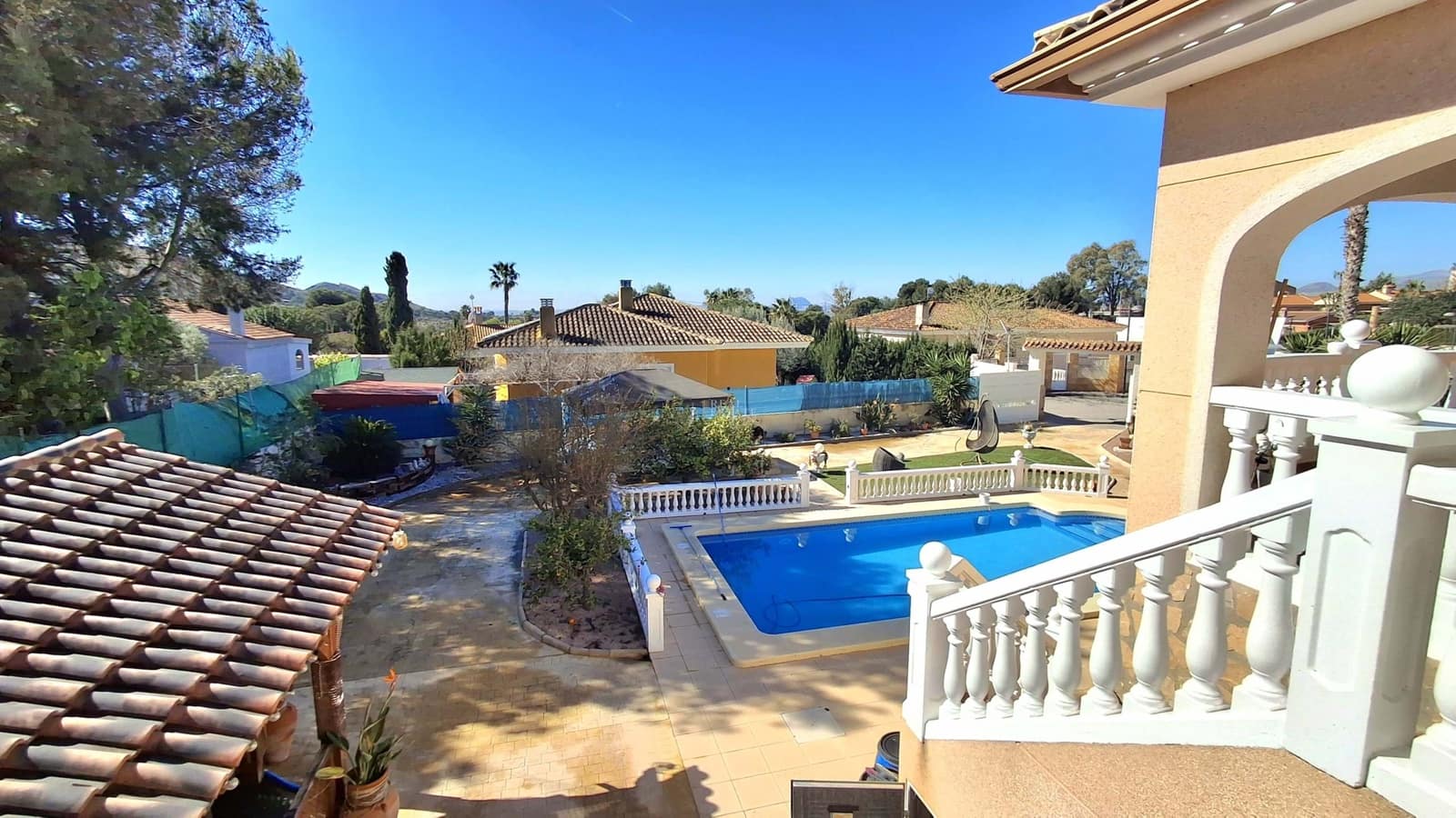 4 bedroom Villa for sale in Busot with pool garage - € 525,000 (Ref: 9685948)