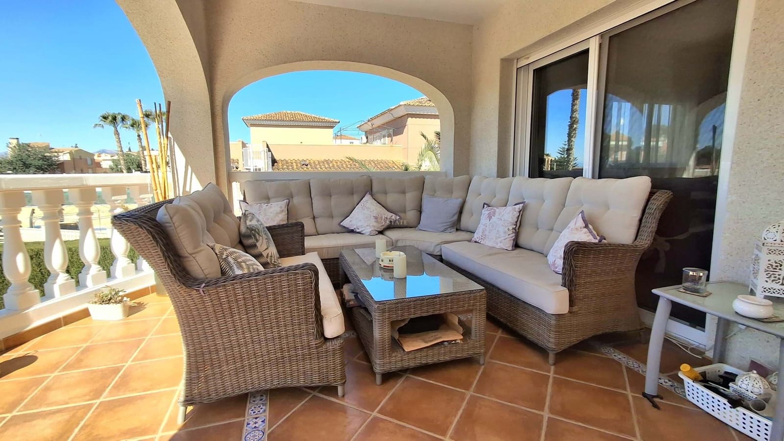 4 bedroom Villa for sale in Busot with pool garage - € 525,000 (Ref: 9685948)