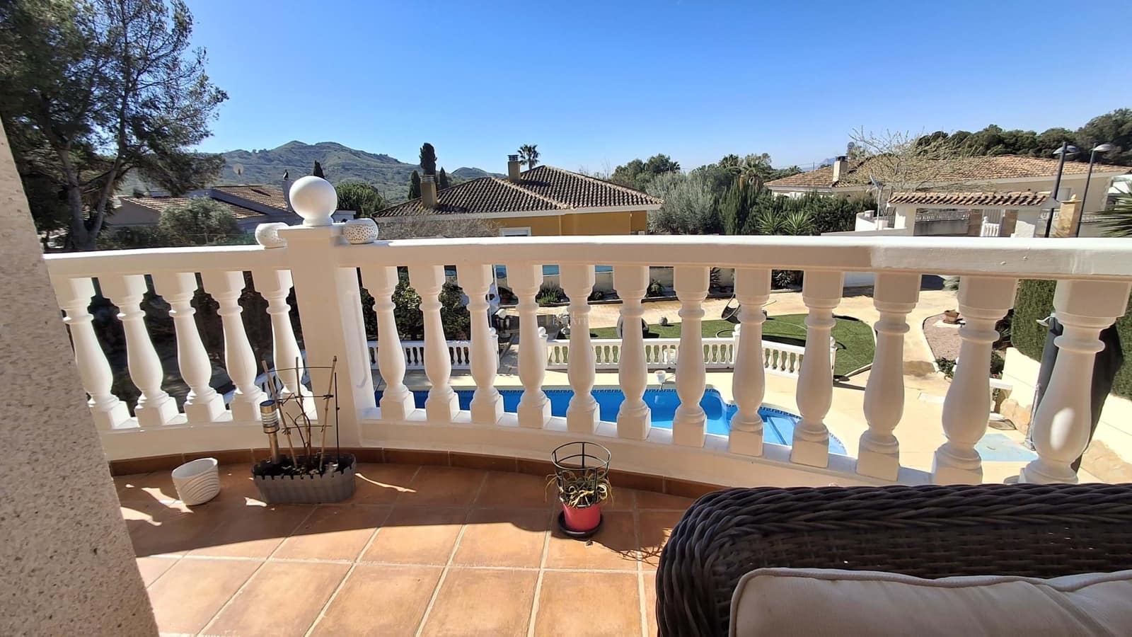 4 bedroom Villa for sale in Busot with pool garage - € 525,000 (Ref: 9685948)