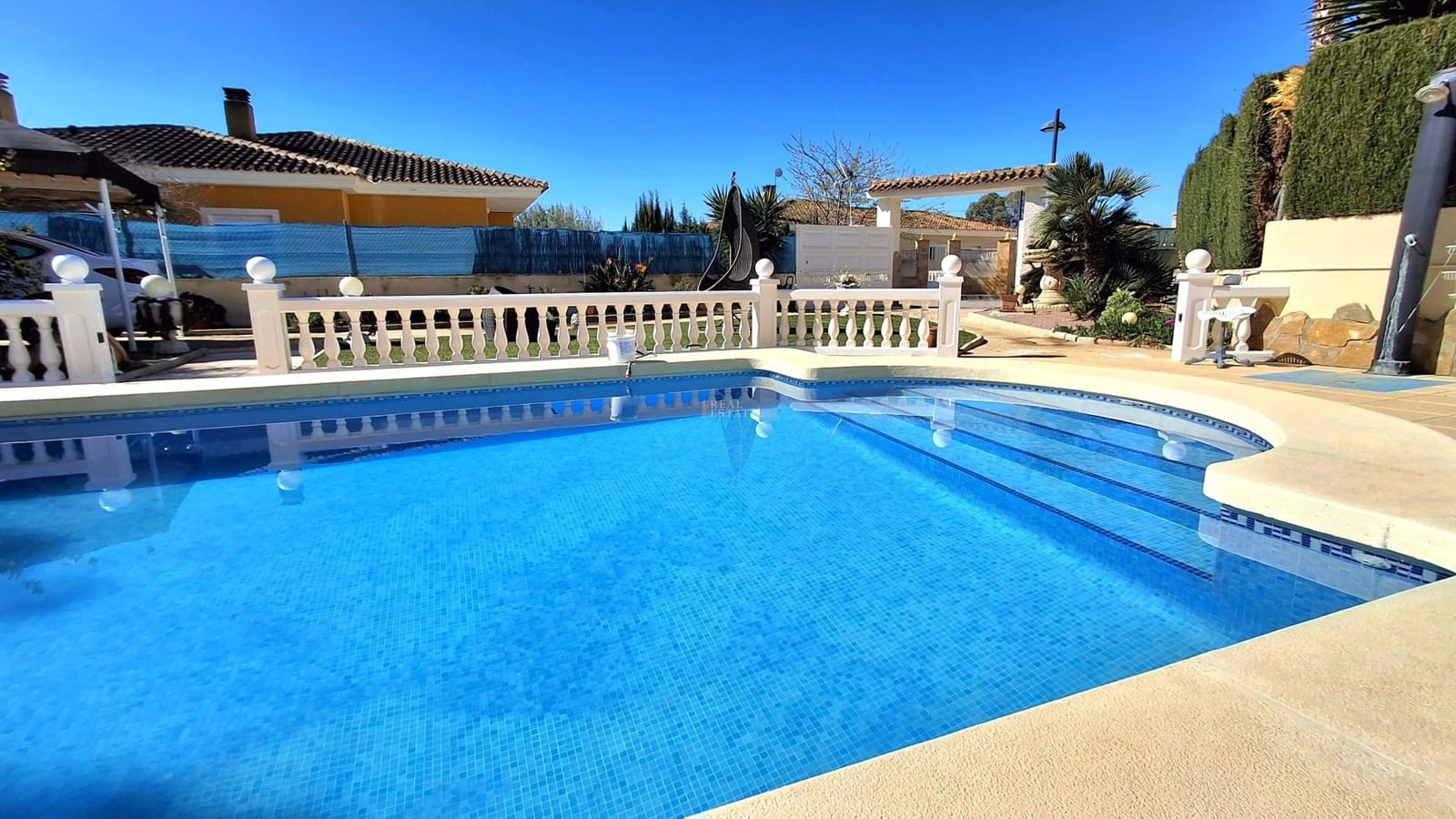 4 bedroom Villa for sale in Busot with pool garage - € 525,000 (Ref: 9685948)