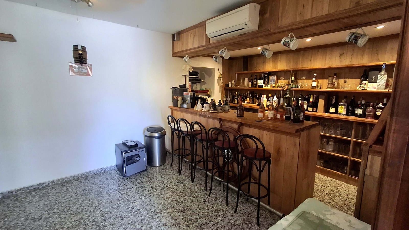 4 bedroom Villa for sale in Busot with pool garage - € 525,000 (Ref: 9685948)