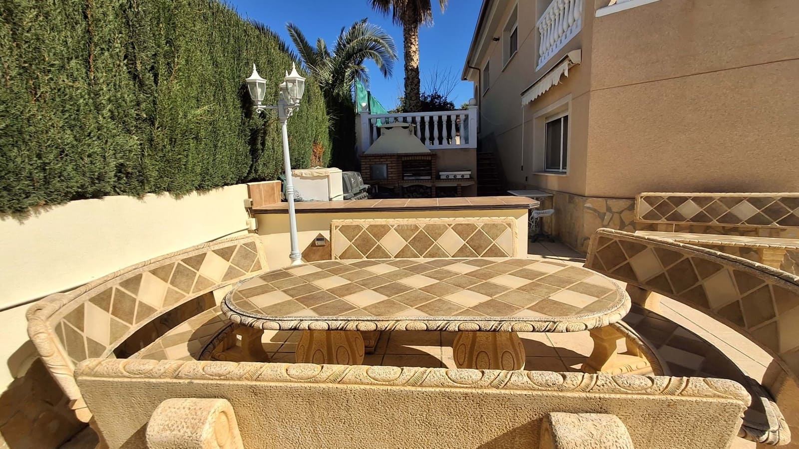 4 bedroom Villa for sale in Busot with pool garage - € 525,000 (Ref: 9685948)