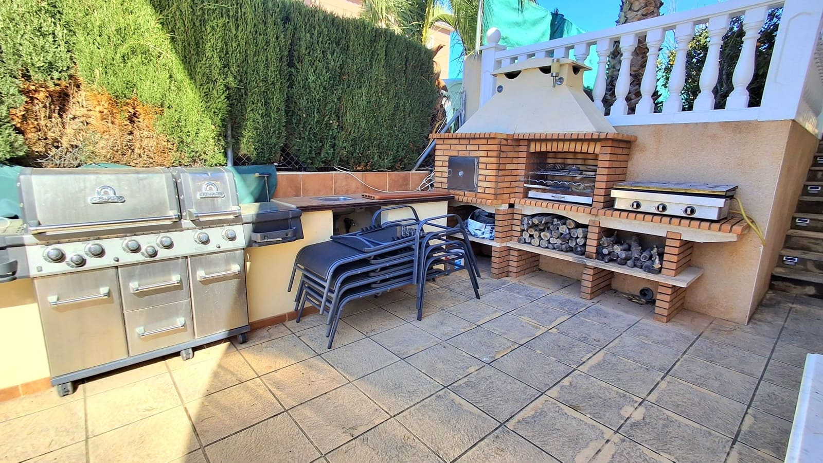 4 bedroom Villa for sale in Busot with pool garage - € 525,000 (Ref: 9685948)