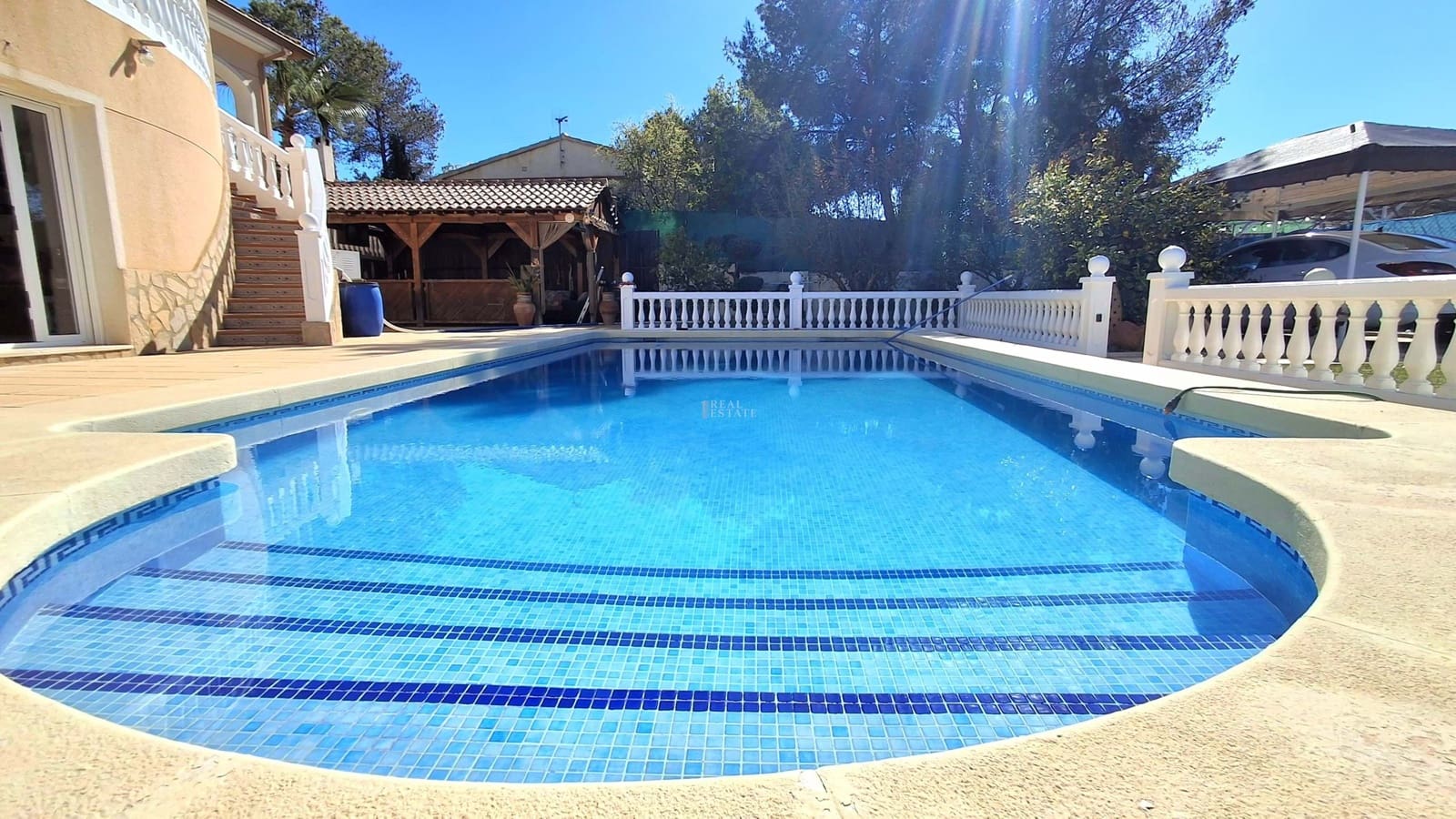 4 bedroom Villa for sale in Busot with pool garage - € 525,000 (Ref: 9685948)