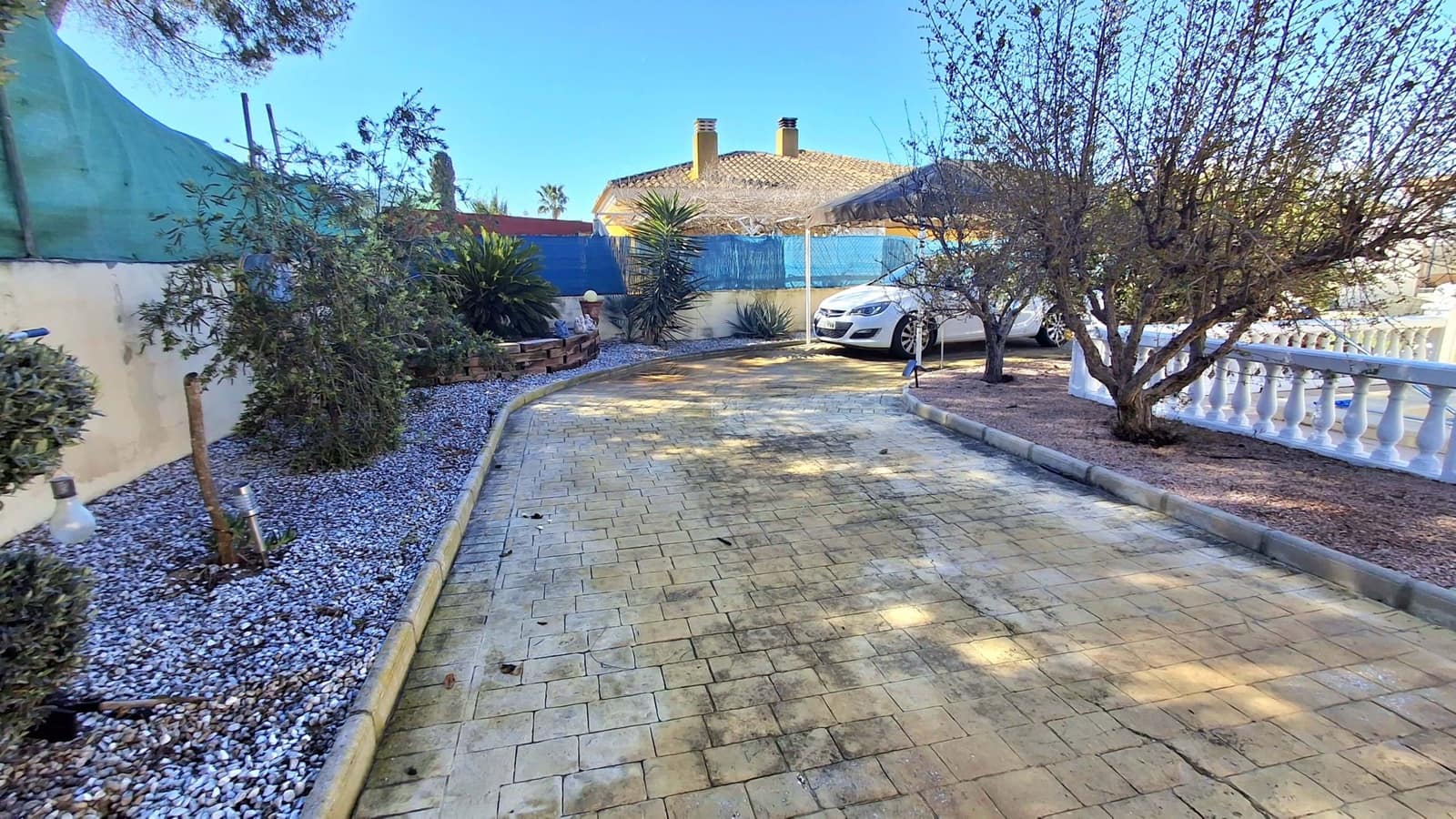 4 bedroom Villa for sale in Busot with pool garage - € 525,000 (Ref: 9685948)