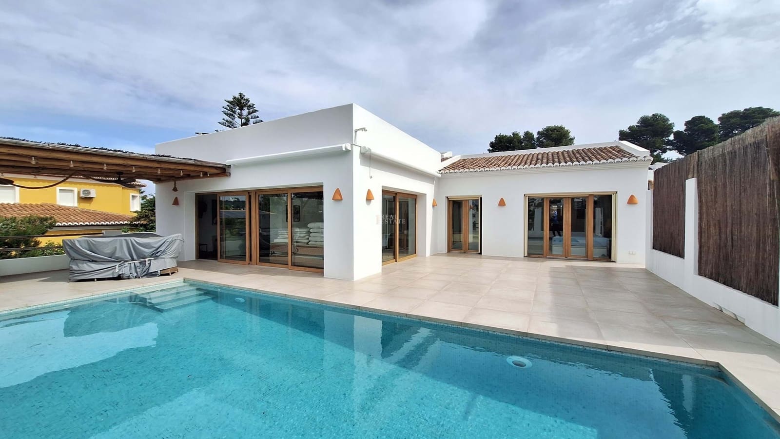 3 bedroom Villa for sale in Javea / Xabia with pool - € 840,000 (Ref: 9700183)