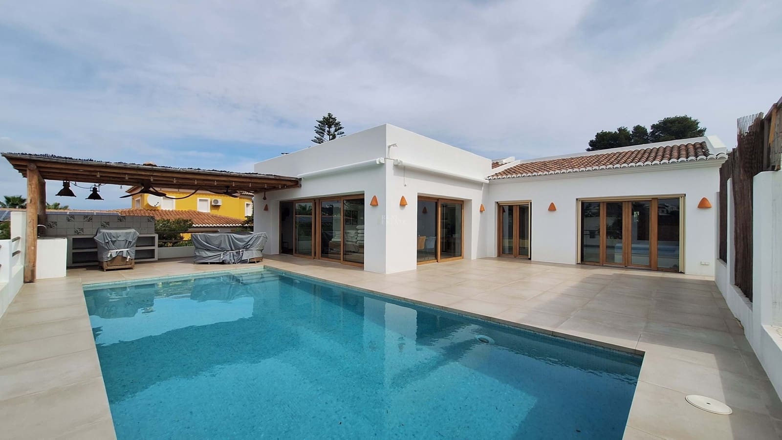 3 bedroom Villa for sale in Javea / Xabia with pool - € 840,000 (Ref: 9700183)