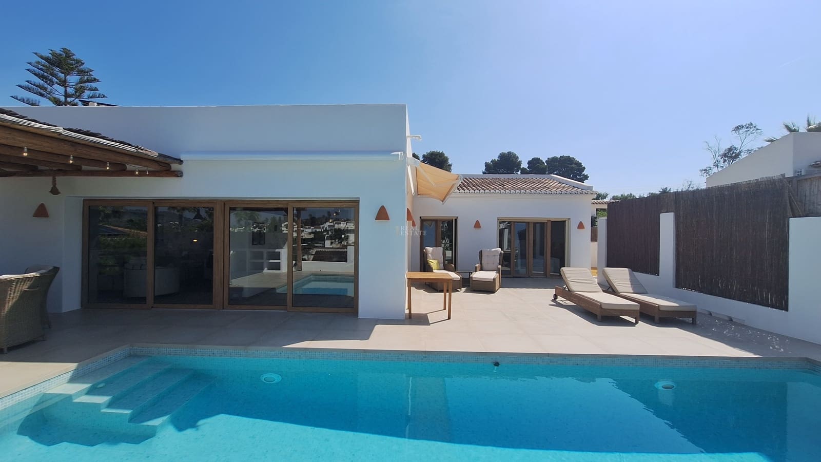 Chalet de 3 habitaciones en Javea / Xàbia en venta con piscina - 840.000 € (Ref: 9700183)
