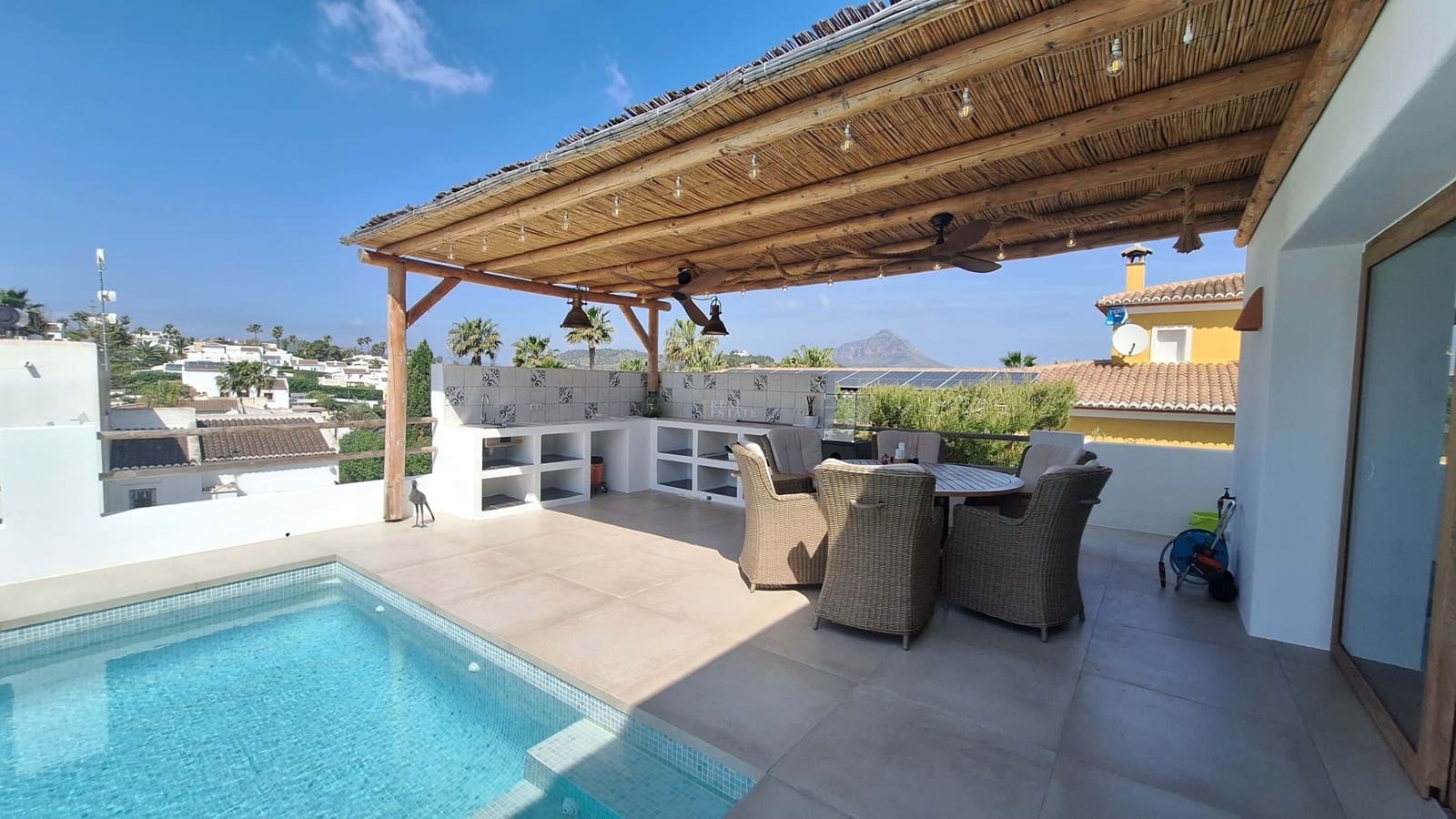 Chalet de 3 habitaciones en Javea / Xàbia en venta con piscina - 840.000 € (Ref: 9700183)