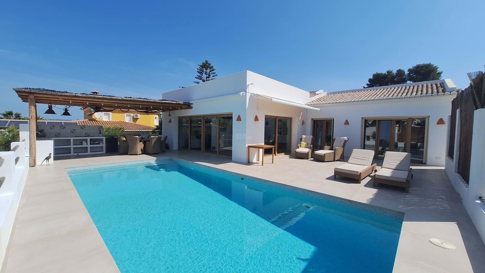 Chalet de 3 habitaciones en Javea / Xàbia en venta con piscina - 840.000 € (Ref: 9700183)