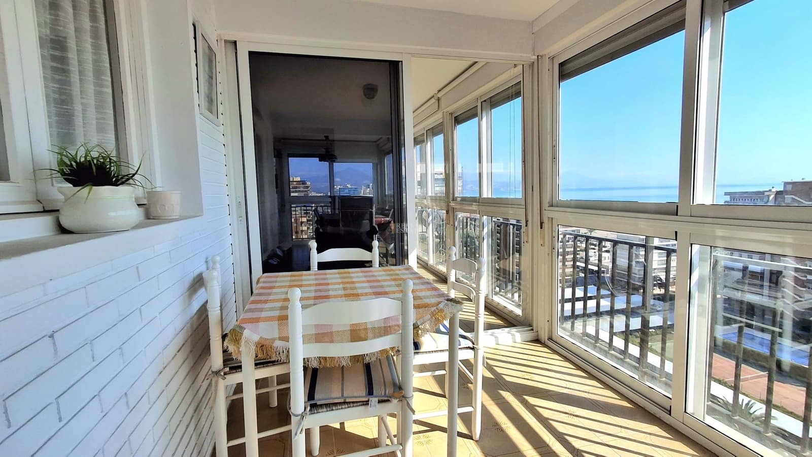 2 makuuhuone Huoneisto myytävänä paikassa Alicante kaupunki mukana uima-altaan 
autotalli - 492 000 € (Ref: 9720977)