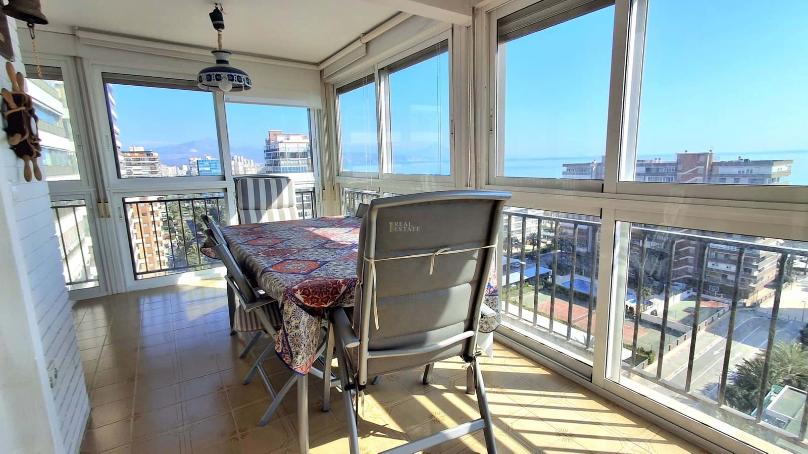 2 makuuhuone Huoneisto myytävänä paikassa Alicante kaupunki mukana uima-altaan 
autotalli - 492 000 € (Ref: 9720977)