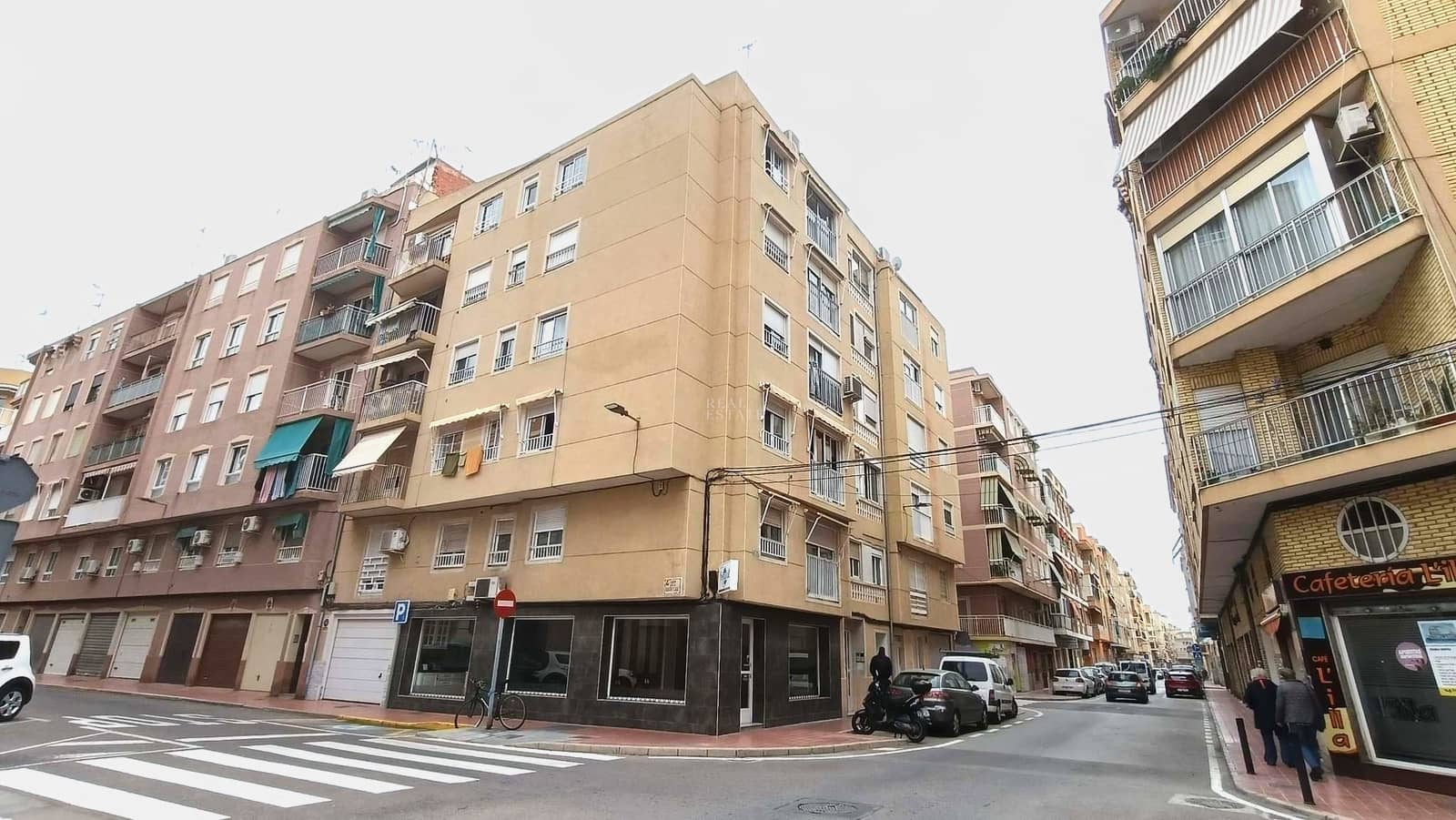 3 bedroom Apartment for sale in Santa Pola - € 130,000 (Ref: 9722700)