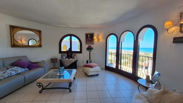 4 soveværelse Villa til salg i Dénia med swimmingpool - € 625.000 (Ref: 9735047)