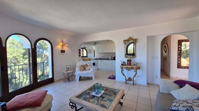 4 soveværelse Villa til salg i Dénia med swimmingpool - € 625.000 (Ref: 9735047)