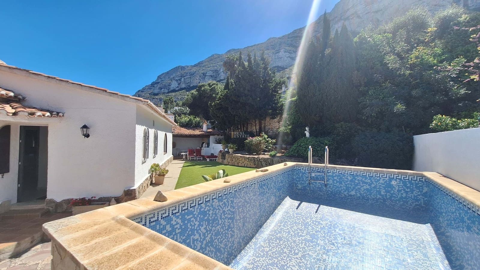 4 soveværelse Villa til salg i Denia med swimmingpool - € 625.000 (Ref: 9735047)