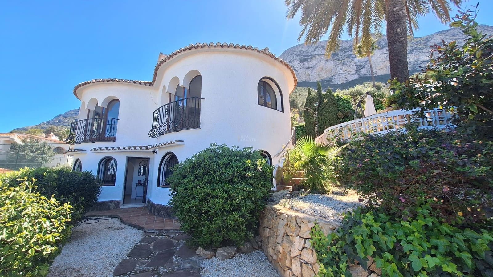 4 soveværelse Villa til salg i Denia med swimmingpool - € 625.000 (Ref: 9735047)