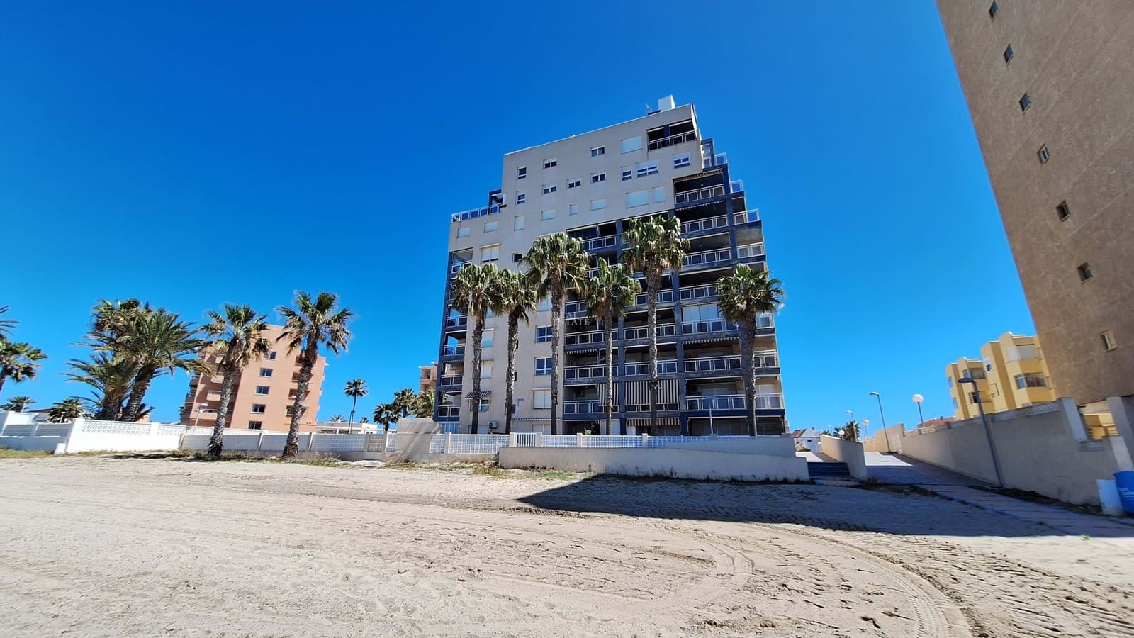 2 makuuhuone Huoneisto myytävänä paikassa La Manga del Mar Menor mukana uima-altaan 
autotalli - 195 000 € (Ref: 9737328)