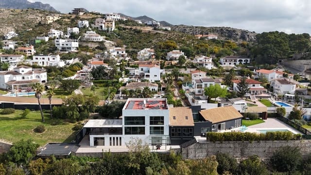 6 soverom Villa til salgs i Gandia med svømmebasseng garasje - € 1 200 000 (Ref: 9756354)