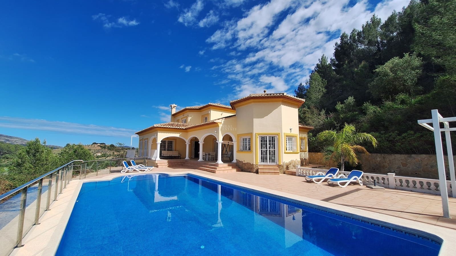 4 sovrum Villa till salu i Parcent med pool - 595 000 € (Ref: 9772561)