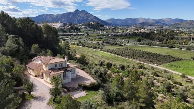 4 sovrum Villa till salu i Parcent med pool - 595 000 € (Ref: 9772561)