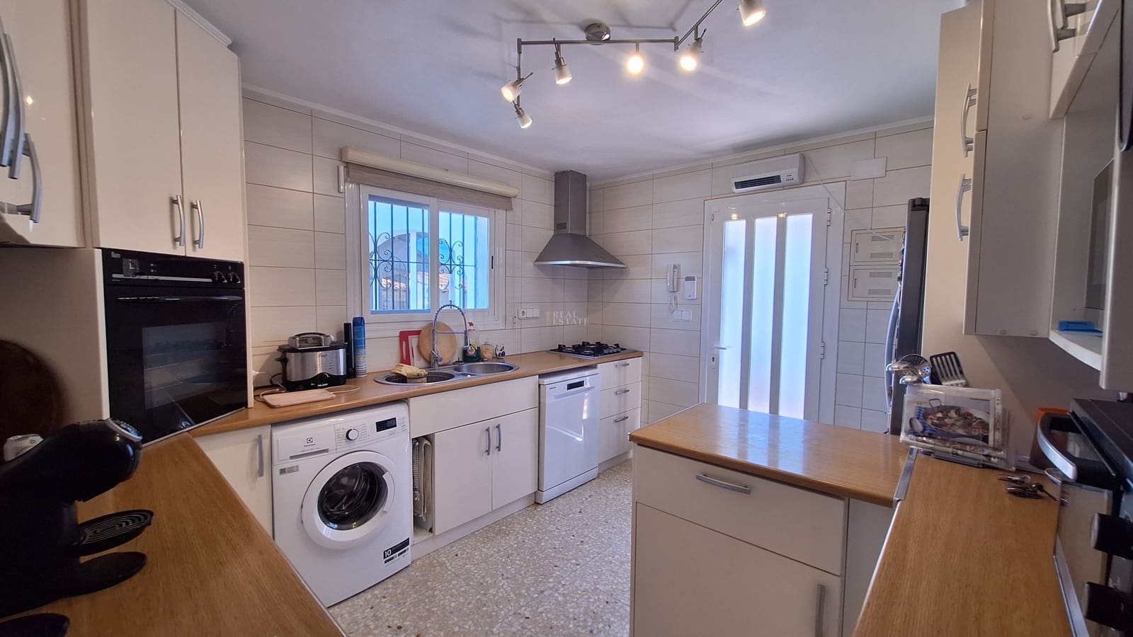 4 sypialnia Willa na sprzedaż w Orba z basenem garażem - 420 000 € (Ref: 9787919)