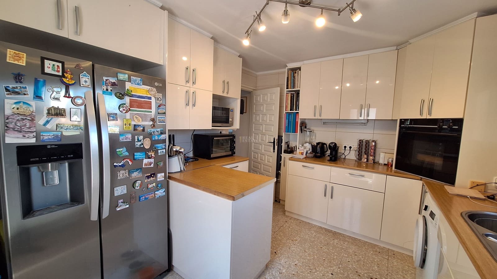 4 sypialnia Willa na sprzedaż w Orba z basenem garażem - 420 000 € (Ref: 9787919)