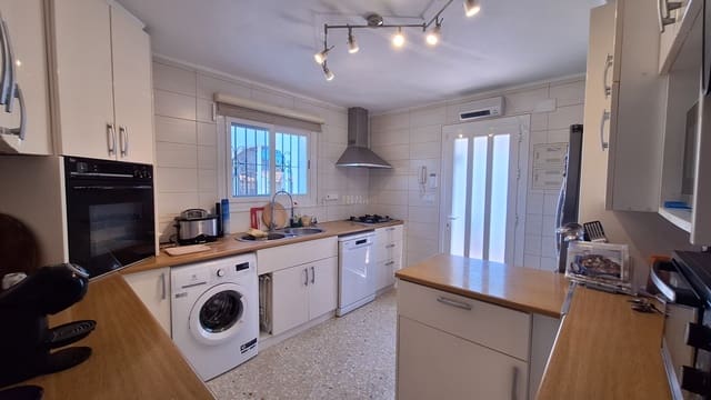 4 sypialnia Willa na sprzedaż w Orba z basenem garażem - 420 000 € (Ref: 9787919)